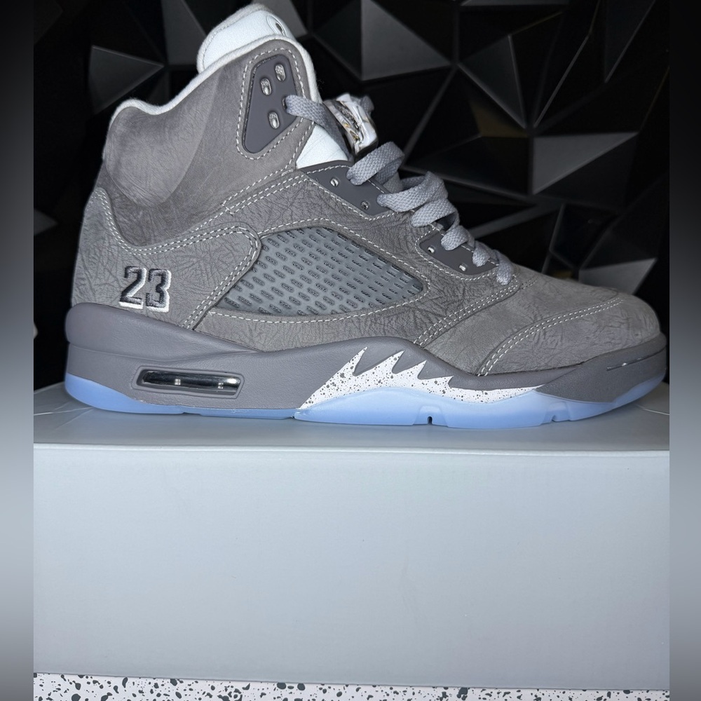 Jordan Retro 5 Cool Gray Sneakers - Picture 2 of 8